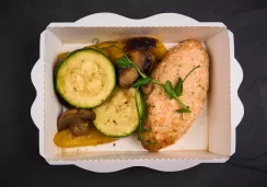 Котлета из горбуши с брокколи и овощами гриль