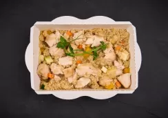 Киноа с овощами и индейкой