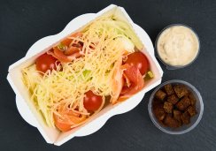 Салат цезарь с лососем слабой соли