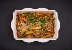Фунчоза с индейкой и овощами в соусе террияки