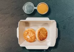 Сырники с сыром рикотта и апельсиновым соусом