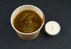 Рассольник с копченой курицей и сметаной