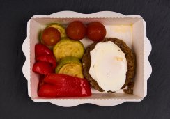 Бифштекс из говядины с овощами гриль