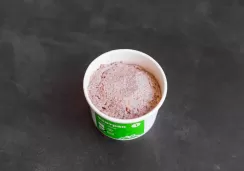 Каша из киноа на кокосовом молоке с ягодами