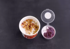 Греческий йогурт с гранолой