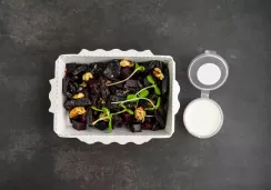 Салат из свеклы с черносливом и фундуком