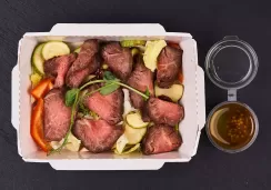 Салат с ростбифом и овощами