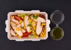 Салат с киноа и курицей