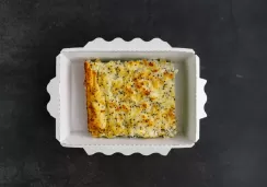 Творожная запеканка с маком и яблоком