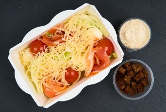 Салат цезарь с лососем слабой соли