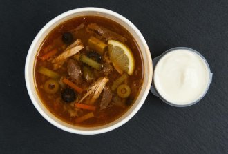 Солянка мясная со сметаной