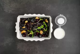 Салат из свеклы с черносливом и грецким орехом