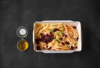 Салат из свежей капусты с яблоком, авокадо и вяленой клюквой