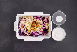 Салат со свеклой,  грецким орехом и сыром