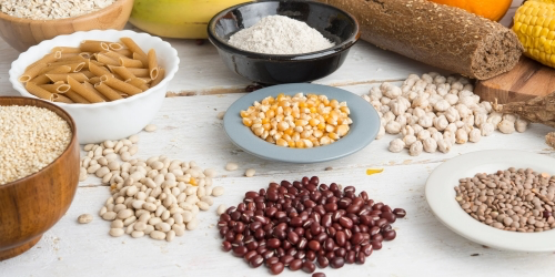 Натуральные источники углеводов: макароны, крупы, бобовые, кукуруза и хлеб